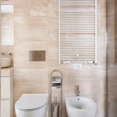 Luxury Apartment *
